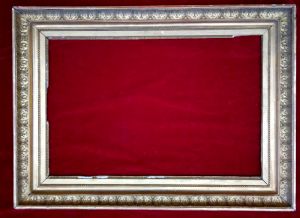 Bella cornice o specchiera Impero in legno  dorato ed intagliato,pastiglia, Francia° XIX° sec. cm. 69 x 44